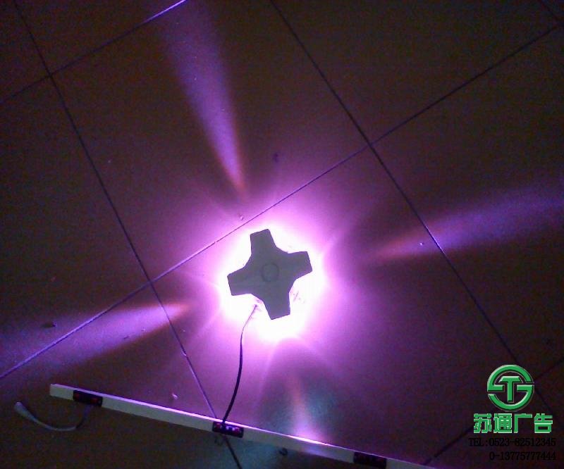 酒店亮化十字星光燈選擇購(gòu)買(mǎi)到蘇通廣告